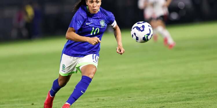 Marta volta à seleção feminina para 2 amistosos contra EUA no Brasil