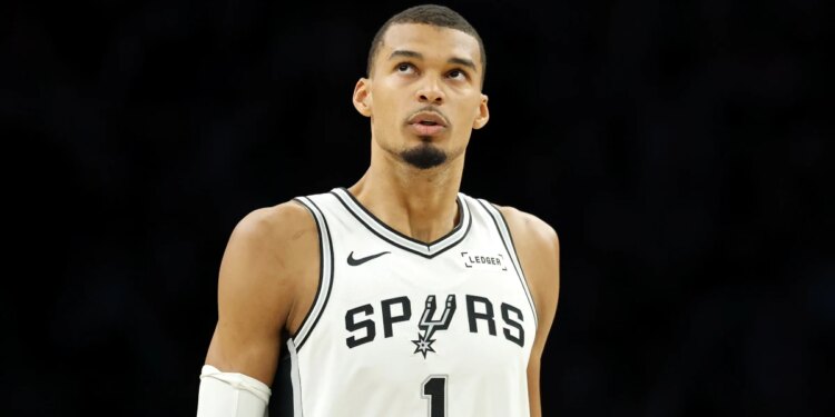 NBA: Wembanyama brilha e Spurs empatam finais do Oeste em 2 x 2