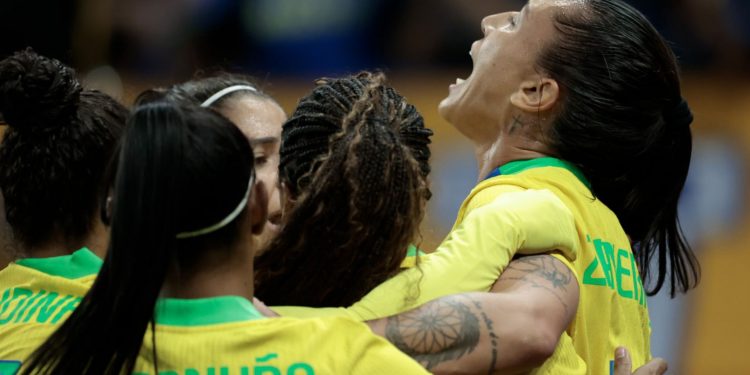 Em virada relâmpago, seleção brasileira feminina vence Estados Unidos