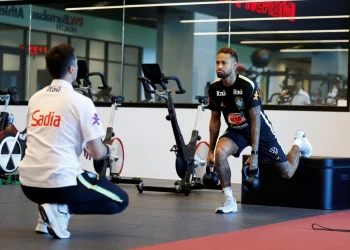 Com Neymar na academia, Brasil realizou dois treinos nesta quinta