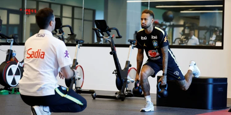 Com Neymar na academia, Brasil realizou dois treinos nesta quinta